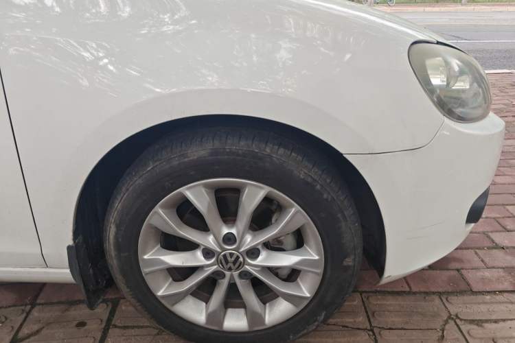 Used Volkswagen Golf 2012 1.4 TSI Automatic Comfort Edition Right Front Wheel Hub