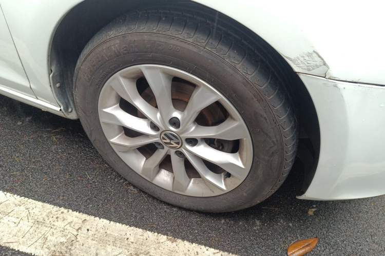 Used Volkswagen Golf 2012 1.4 TSI Automatic Comfort Edition Right Front Wheel Hub