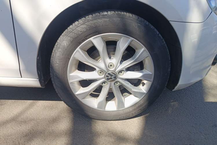 Used Volkswagen Golf 2012 1.6L Automatic Comfort Model Right Front Wheel Hub