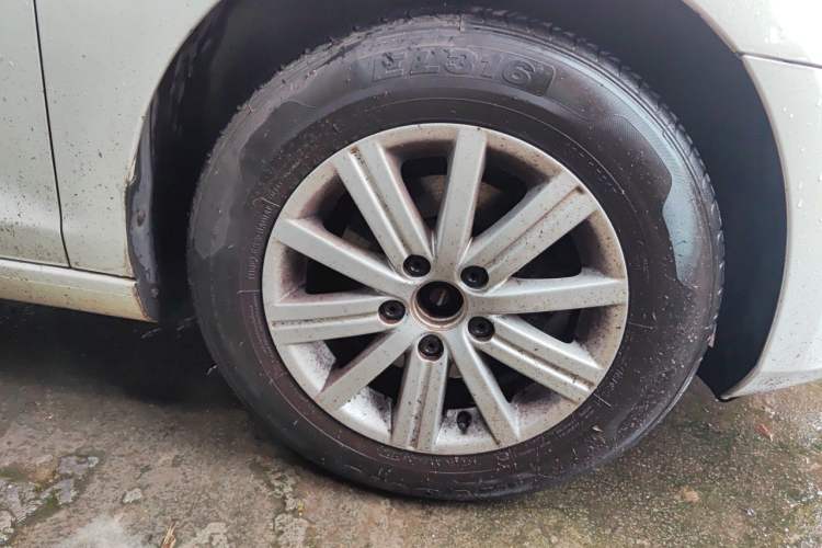 Used Volkswagen Golf 2012 1.6L Automatic Fashion Model Right Front Wheel Hub