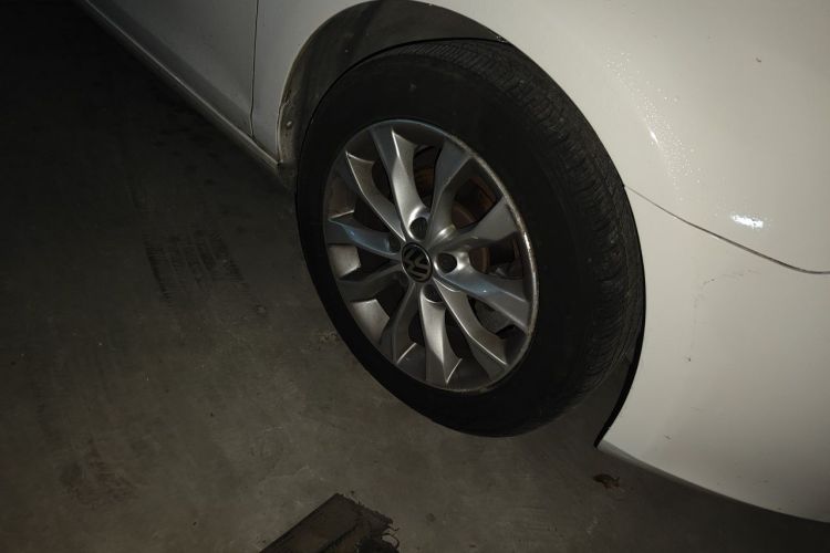 Used Volkswagen Golf 2012 1.6L Automatic Comfort Model Right Front Wheel Hub