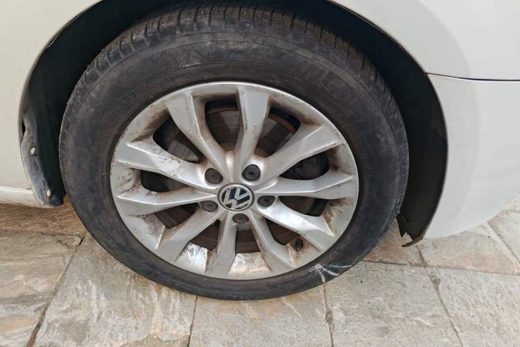 Used Volkswagen Golf 2012 1.4 TSI Manual Comfort Edition Right Front Wheel Hub