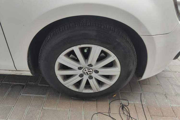 Used Volkswagen Golf 2012 1.6L Automatic Fashion Model Right Front Wheel Hub