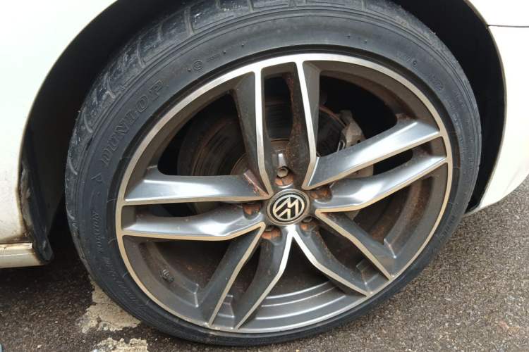 Used Volkswagen Golf 2012 1.4 TSI Automatic Comfort Edition Right Front Wheel Hub