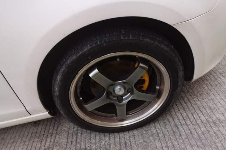 Used Volkswagen Golf 2012 1.4 TSI Automatic Comfort Edition Right Front Wheel Hub