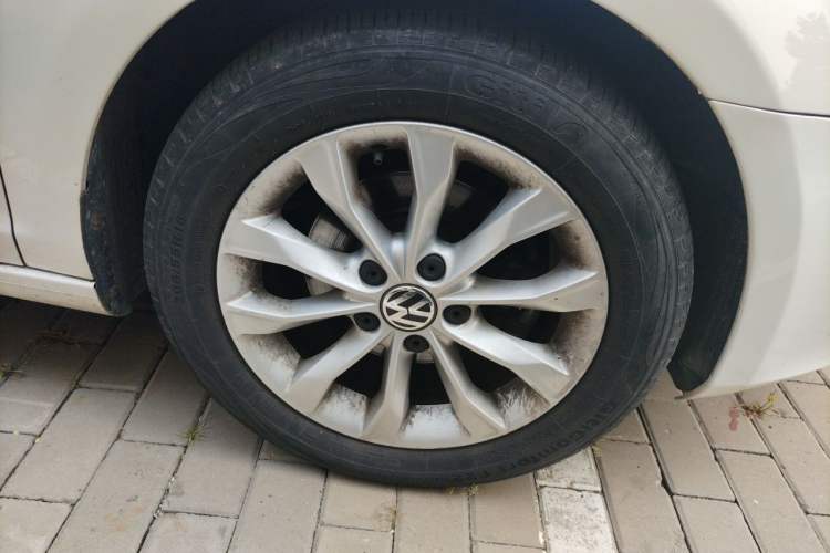 Used Volkswagen Golf 2012 1.6 Manual Comfort Edition Right Front Wheel Hub