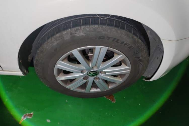 Used Volkswagen Golf 2012 1.6L Automatic Fashion Model Right Front Wheel Hub