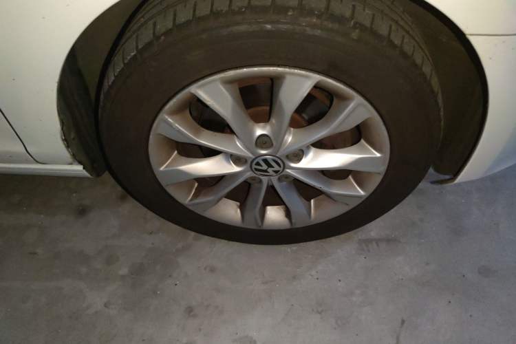 Used Volkswagen Golf 2012 1.6L Automatic Comfort Model Right Front Wheel Hub