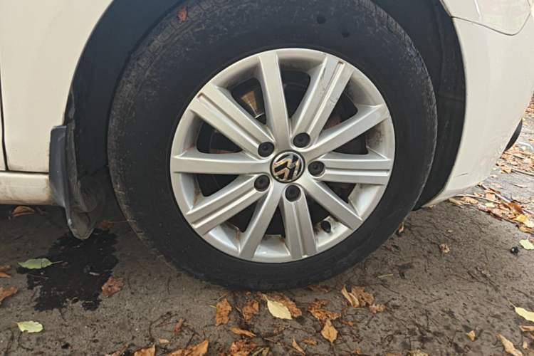 Used Volkswagen Golf 2012 1.6L Automatic Fashion Model Right Front Wheel Hub