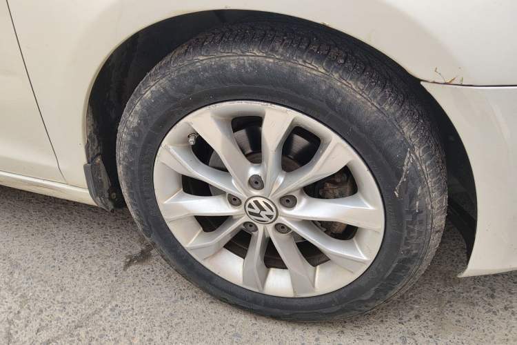Used Volkswagen Golf 2012 1.6 Manual Comfort Edition Right Front Wheel Hub