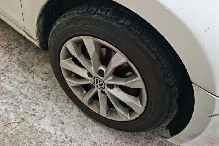 Used Volkswagen Golf 2012 1.4 TSI Automatic Comfort Edition Right Front Wheel Hub