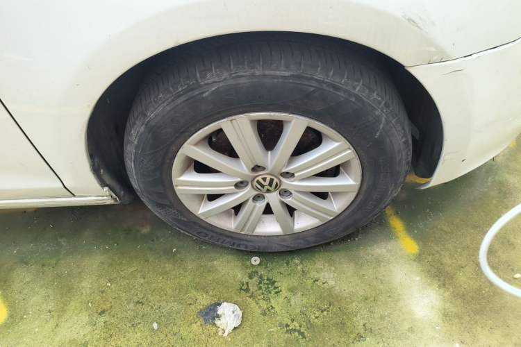 Used Volkswagen Golf 2012 1.6L Automatic Fashion Model Right Front Wheel Hub