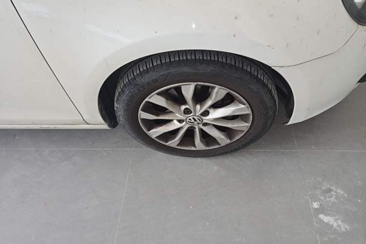 Used Volkswagen Golf 2012 1.4 TSI Automatic Comfort Edition Right Front Wheel Hub