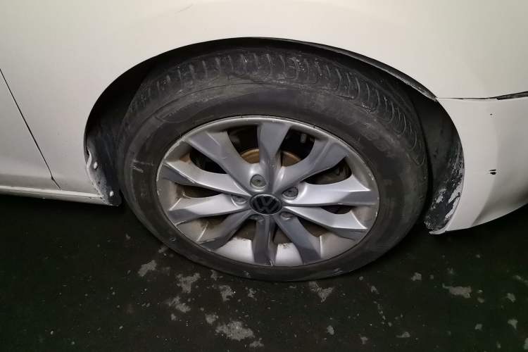 Used Volkswagen Golf 2012 1.6L Automatic Comfort Model Right Front Wheel Hub