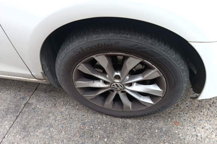 Used Volkswagen Golf 2012 1.6L Automatic Comfort Model Right Front Wheel Hub