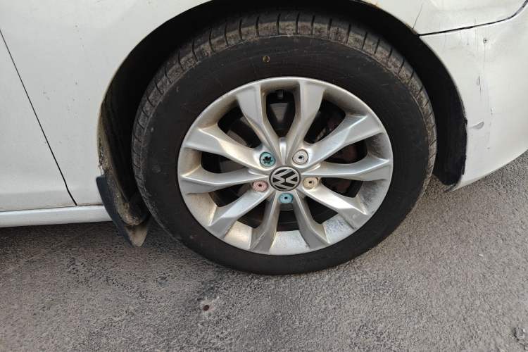 Used Volkswagen Golf 2012 1.4 TSI Automatic Comfort Edition Right Front Wheel Hub