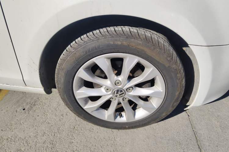 Used Volkswagen Golf 2012 1.6L Automatic Comfort Model Right Front Wheel Hub
