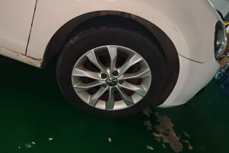Used Volkswagen Golf 2012 1.4 TSI Automatic Comfort Edition Right Front Wheel Hub