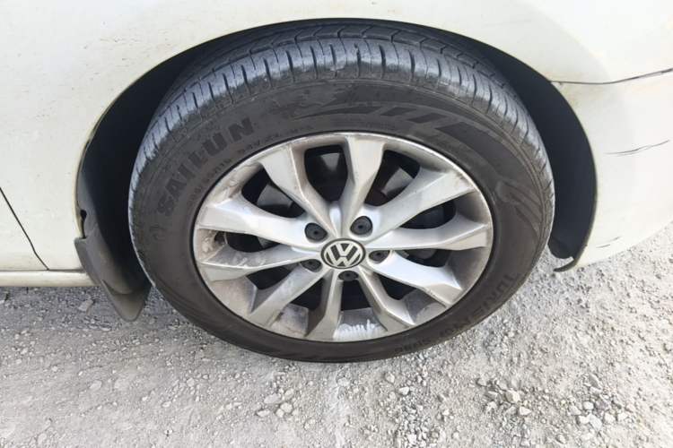 Used Volkswagen Golf 2012 1.6L Automatic Comfort Model Right Front Wheel Hub