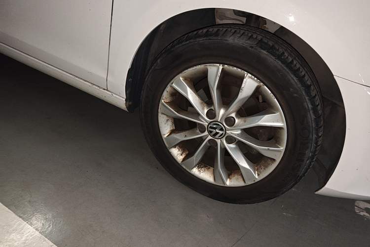 Used Volkswagen Golf 2012 1.6L Automatic Comfort Model Right Front Wheel Hub