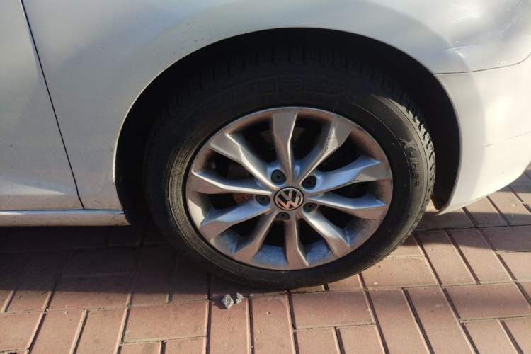 Used Volkswagen Golf 2012 1.6L Automatic Comfort Model Right Front Wheel Hub