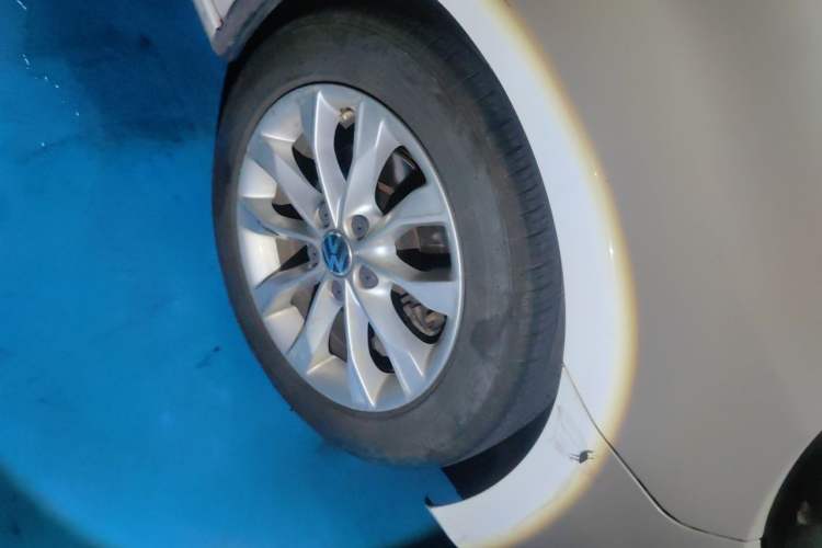 Used Volkswagen Golf 2012 1.6L Automatic Comfort Model Right Front Wheel Hub