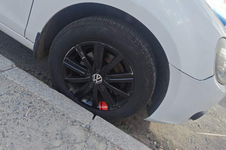Used Volkswagen Golf 2012 1.6L Automatic Fashion Model Right Front Wheel Hub