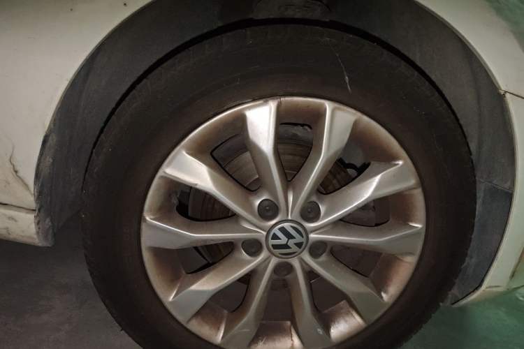 Used Volkswagen Golf 2012 1.6L Automatic Comfort Model Right Front Wheel Hub