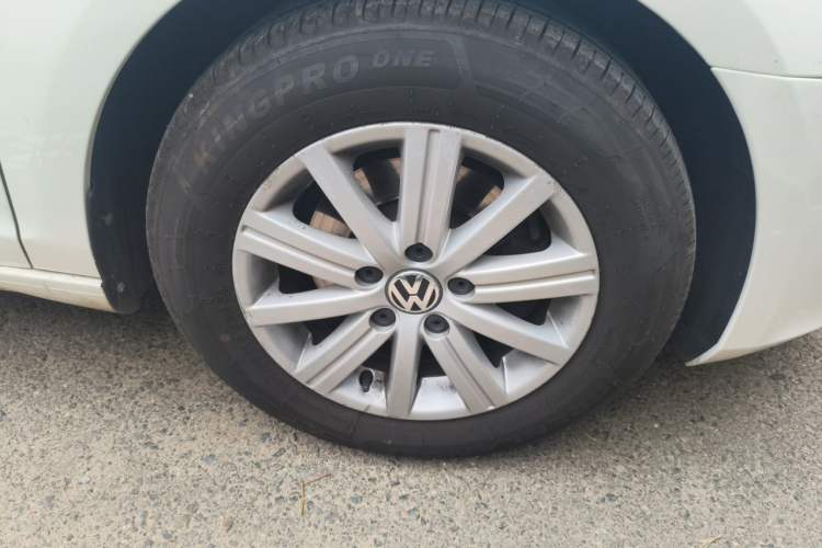Used Volkswagen Golf 2012 1.6 Manual Fashion Edition Right Front Wheel Hub