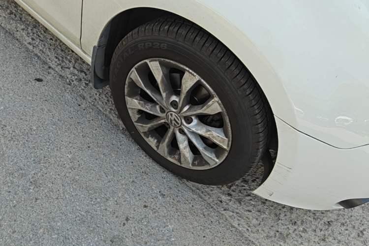 Used Volkswagen Golf 2012 1.4 TSI Automatic Comfort Edition Right Front Wheel Hub