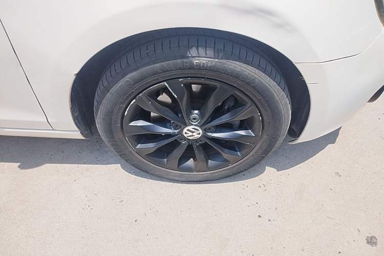 Used Volkswagen Golf 2012 1.4 TSI Manual Comfort Edition Right Front Wheel Hub