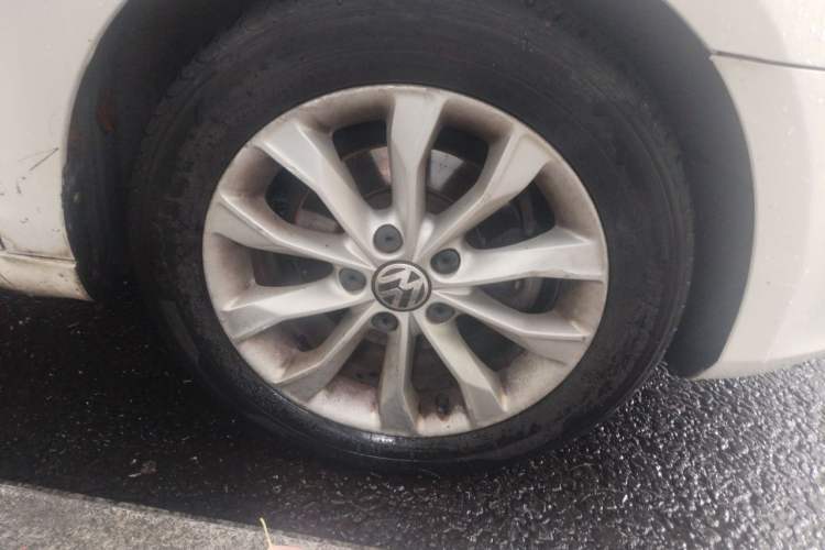Used Volkswagen Golf 2012 1.6L Automatic Comfort Model Right Front Wheel Hub
