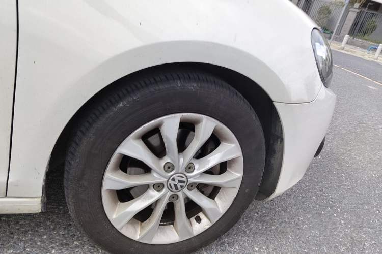 Used Volkswagen Golf 2012 1.4 TSI Automatic Comfort Edition Right Front Wheel Hub
