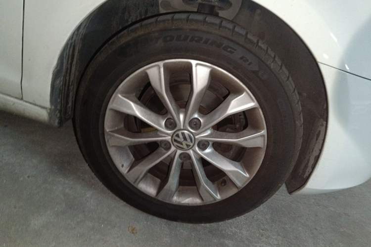 Used Volkswagen Golf 2012 1.6L Automatic Comfort Model Right Front Wheel Hub