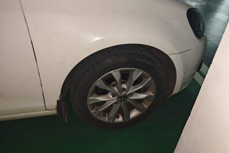 Used Volkswagen Golf 2012 1.6L Automatic Comfort Model Right Front Wheel Hub
