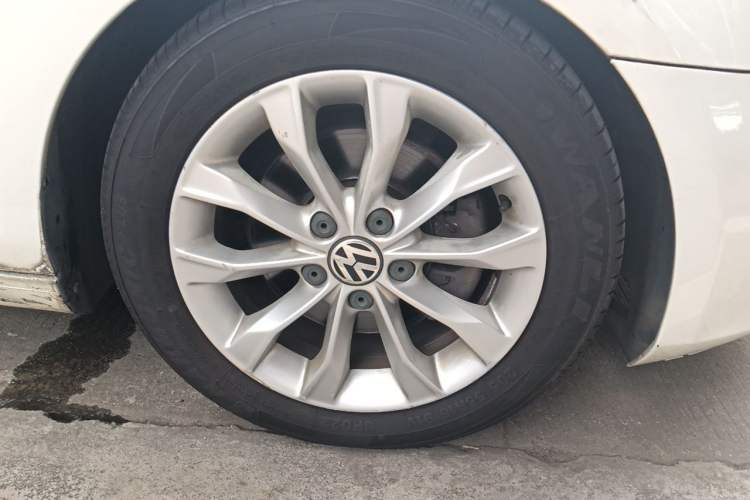 Used Volkswagen Golf 2012 1.4 TSI Manual Comfort Edition Right Front Wheel Hub
