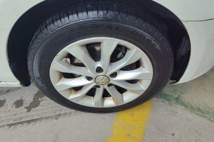 Used Volkswagen Golf 2012 1.4 TSI Automatic Comfort Edition Right Front Wheel Hub