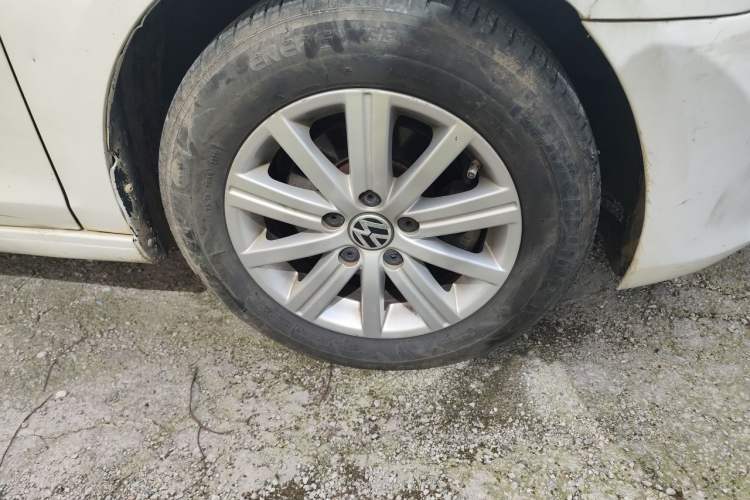 Used Volkswagen Golf 2012 1.6 Manual Fashion Edition Right Front Wheel Hub