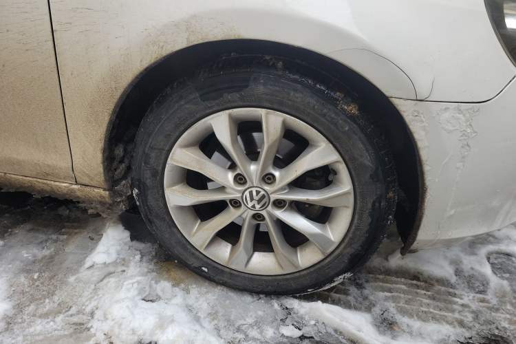 Used Volkswagen Golf 2012 1.6L Automatic Comfort Model Right Front Wheel Hub