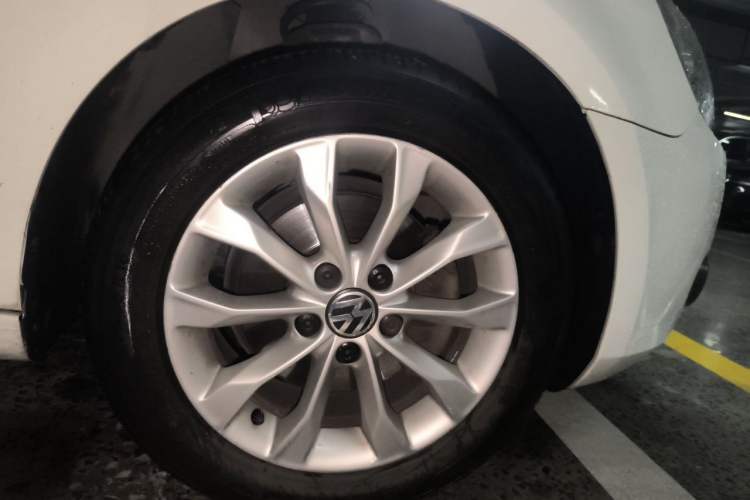 Used Volkswagen Golf 2012 1.6L Automatic Comfort Model Right Front Wheel Hub