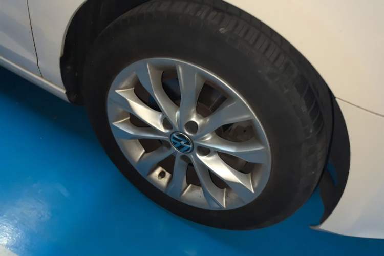 Used Volkswagen Golf 2012 1.4 TSI Automatic Comfort Edition Right Front Wheel Hub