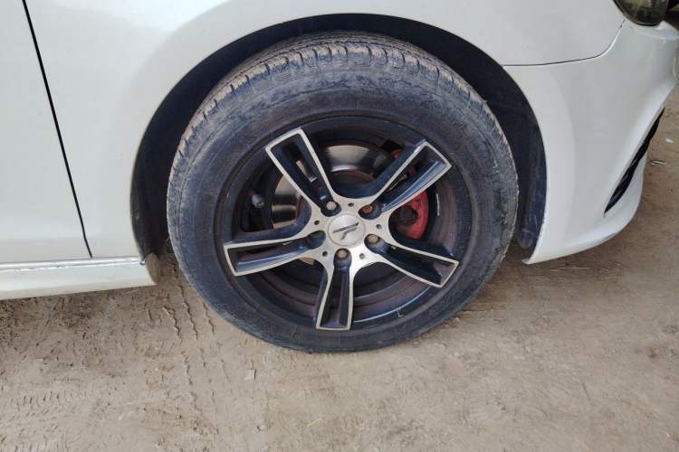 Used Volkswagen Golf 2012 1.6L Automatic Comfort Model Right Front Wheel Hub