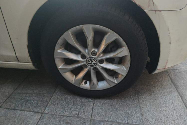 Used Volkswagen Golf 2012 1.4 TSI Automatic Comfort Edition Right Front Wheel Hub