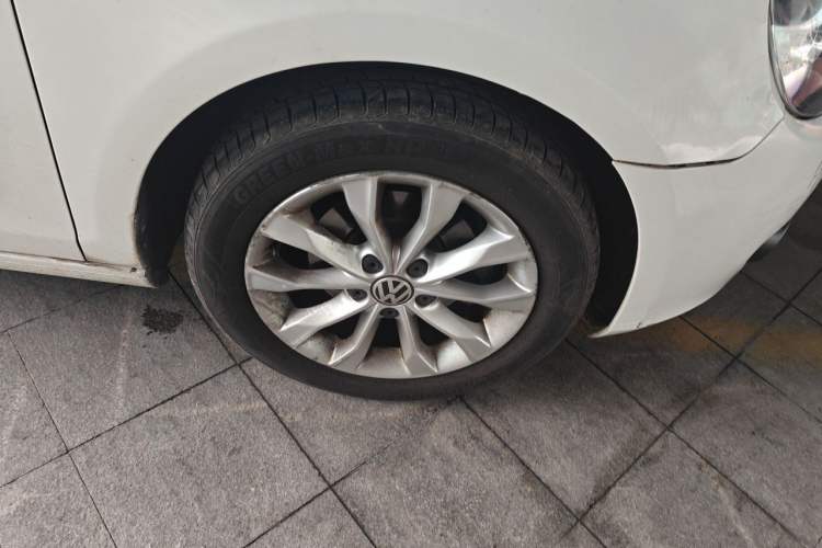 Used Volkswagen Golf 2012 1.6L Automatic Comfort Model Right Front Wheel Hub