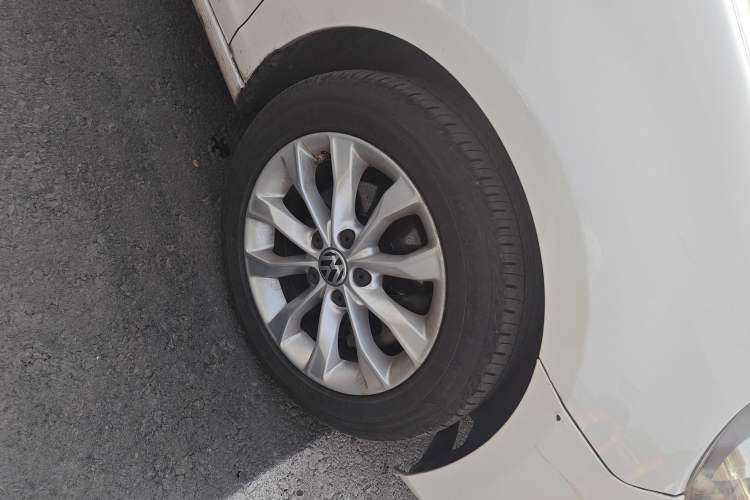 Used Volkswagen Golf 2012 1.4 TSI Automatic Comfort Edition Right Front Wheel Hub