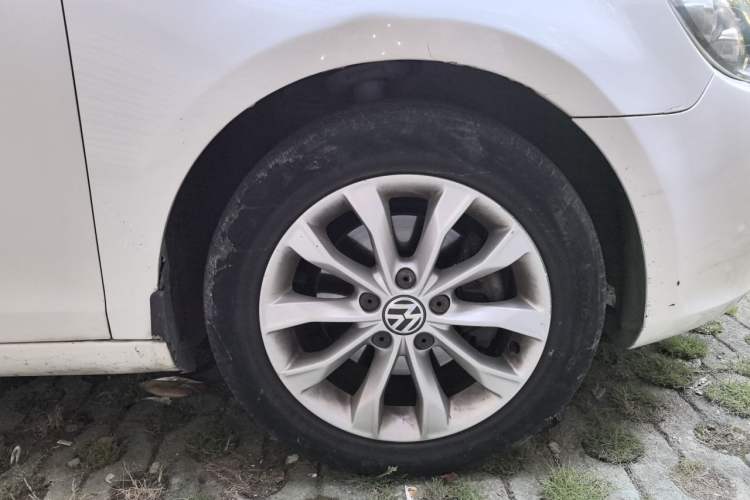 Used Volkswagen Golf 2012 1.4 TSI Automatic Comfort Edition Right Front Wheel Hub