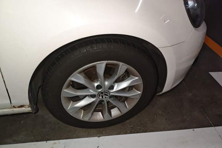 Used Volkswagen Golf 2012 1.4 TSI Automatic Comfort Edition Right Front Wheel Hub