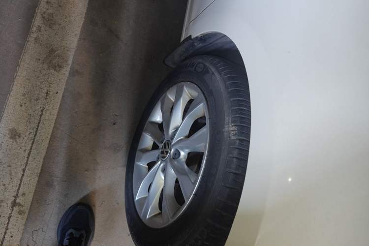 Used Volkswagen Golf 2012 1.6L Automatic Comfort Model Right Front Wheel Hub