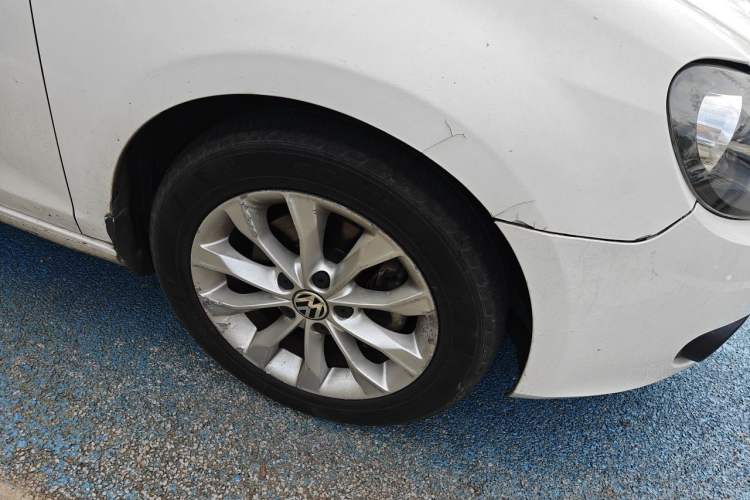 Used Volkswagen Golf 2012 1.4 TSI Automatic Comfort Edition Right Front Wheel Hub