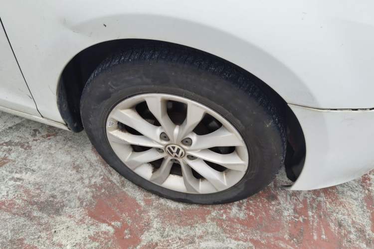 Used Volkswagen Golf 2012 1.6L Automatic Comfort Model Right Front Wheel Hub